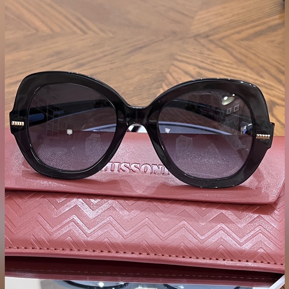 Missoni Black Oversized Sunglasses with Case